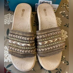 Bzees Tan Sandals. NIB size 9.5 medium